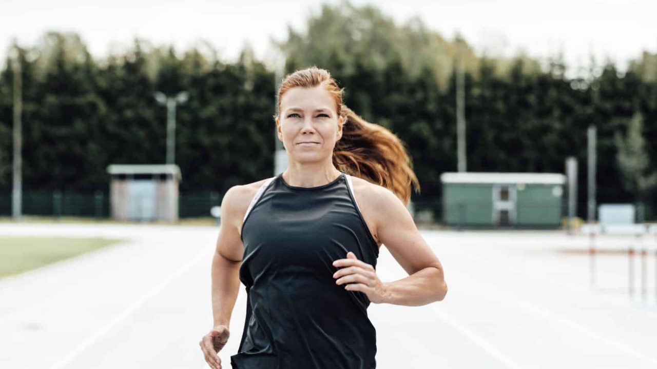 Puolimaraton 12 viikossa -kurssin lähtötasona on kevyt 10 km. Monipuolinen juoksuohjelma puolimaratonille vie sinut taatusti maaliin.