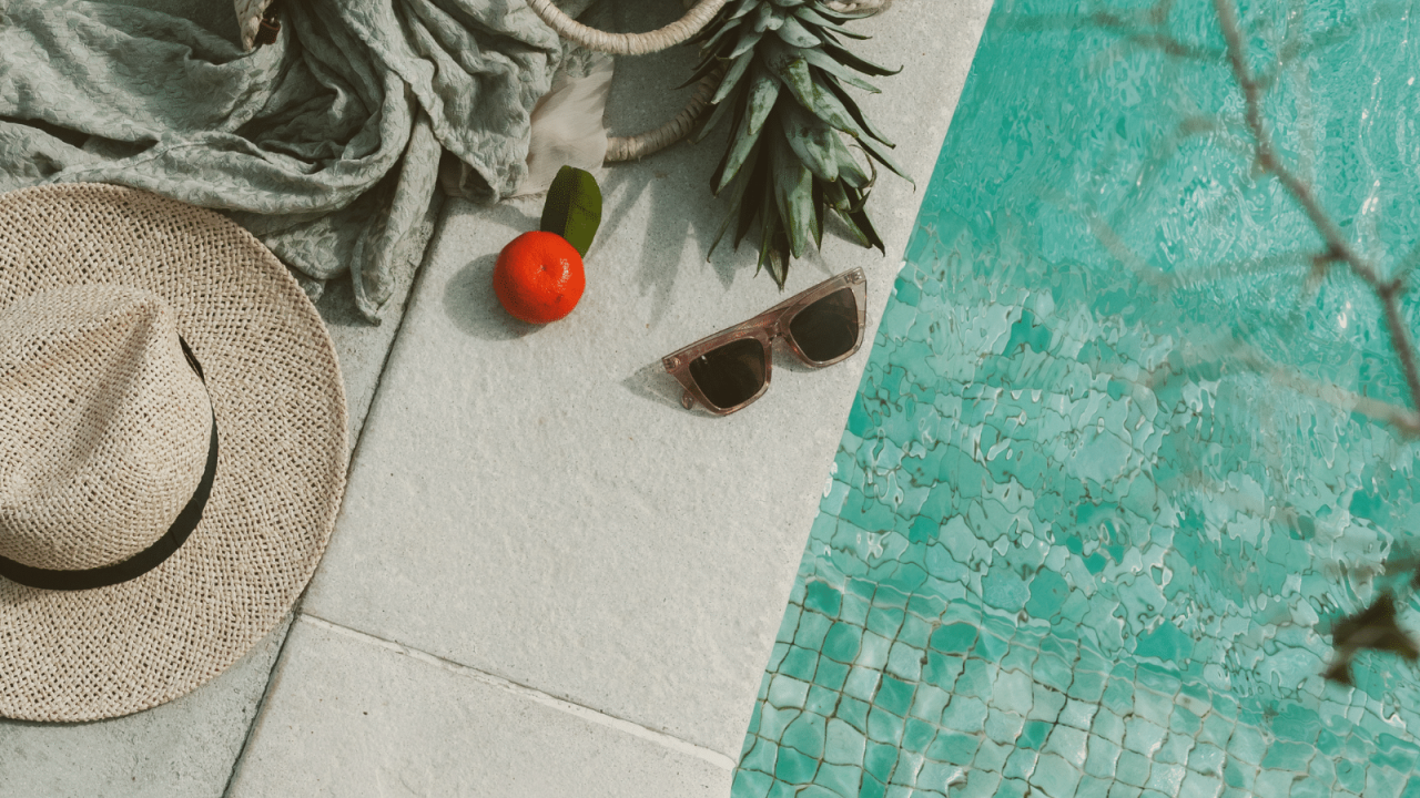 Kesätreenit lomalle mökille, hotelliin, kotiin.